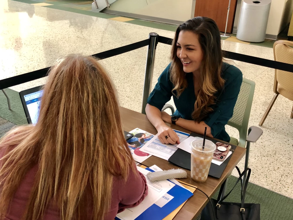  Jodi Ray, director of Florida Covering Kids and Families, helps Brittany Wren enroll in a marketplace plan for 2019.